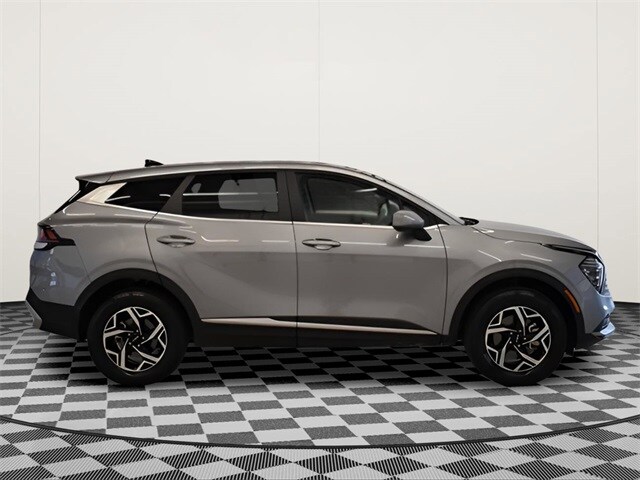 2024 Kia Sportage LX photo 2