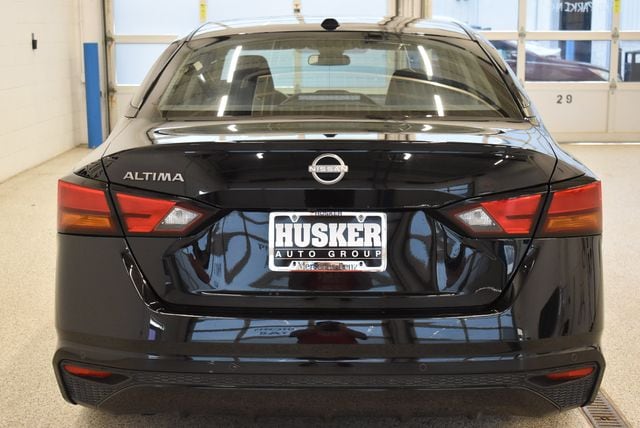 2025 Nissan Altima SV - Photo 11