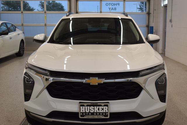 2025 Chevrolet Trax LT - Photo 3