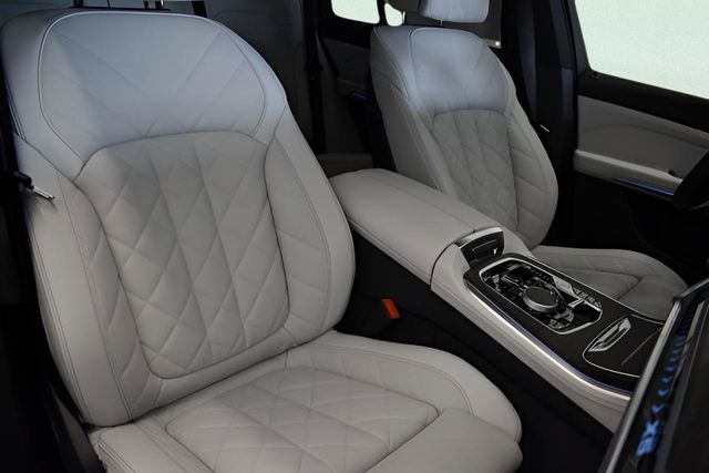 2026 BMW X5 50e - Photo 9