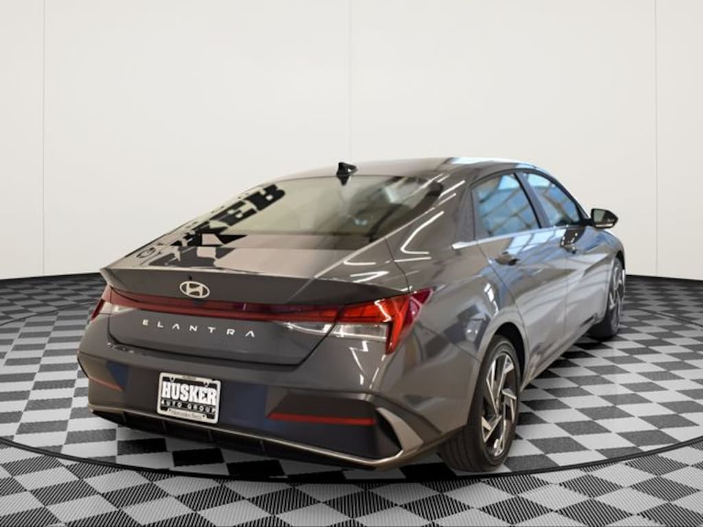Used 2025 Hyundai Elantra SEL Convenience Sedan
