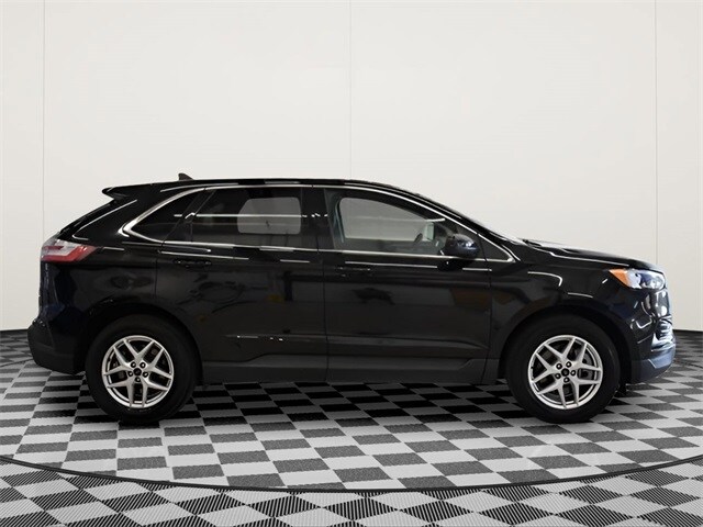 2023 Ford Edge SEL photo 2