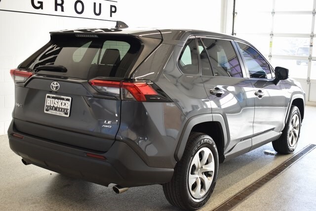 2022 Toyota RAV4 LE photo 4