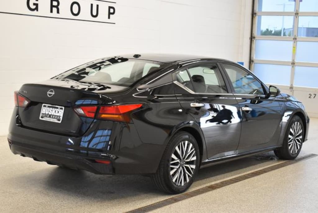 Used 2025 Nissan Altima SV Sedan