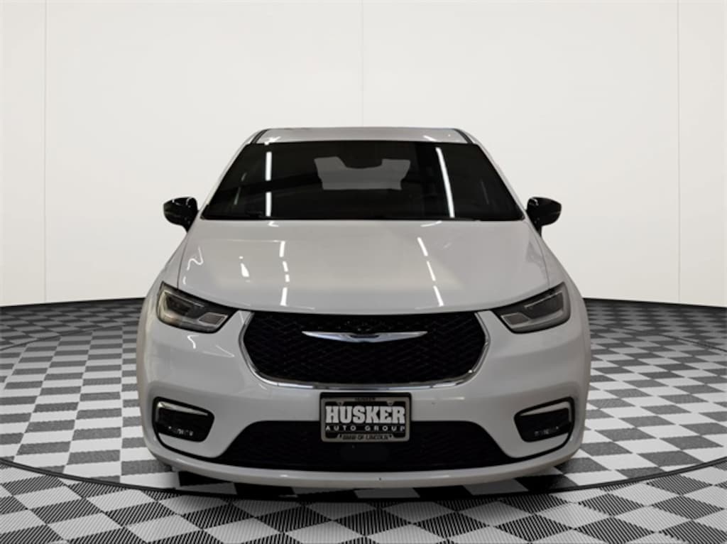 Used 2025 Chrysler Pacifica Select Van Passenger Van