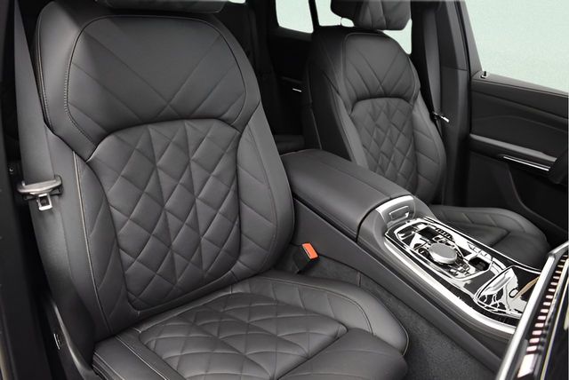 2026 BMW X5 M60i - Photo 9