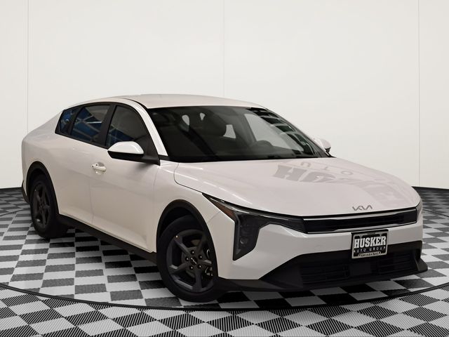 2025 Kia K4 LXS AT's photo