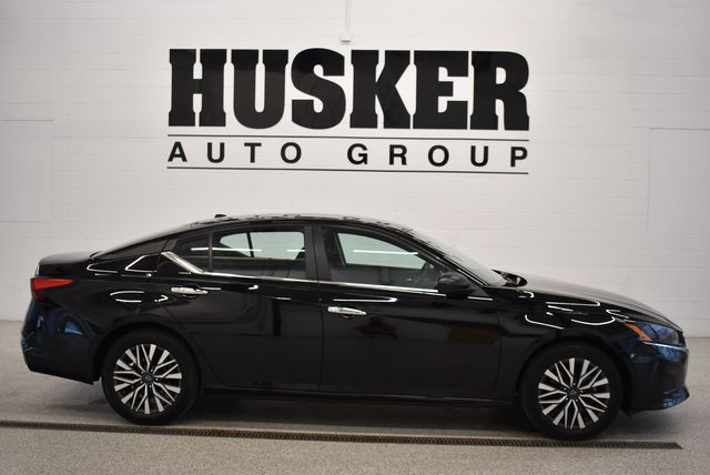 2025 Nissan Altima SV - Photo 2