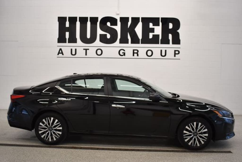 Used 2025 Nissan Altima SV Sedan