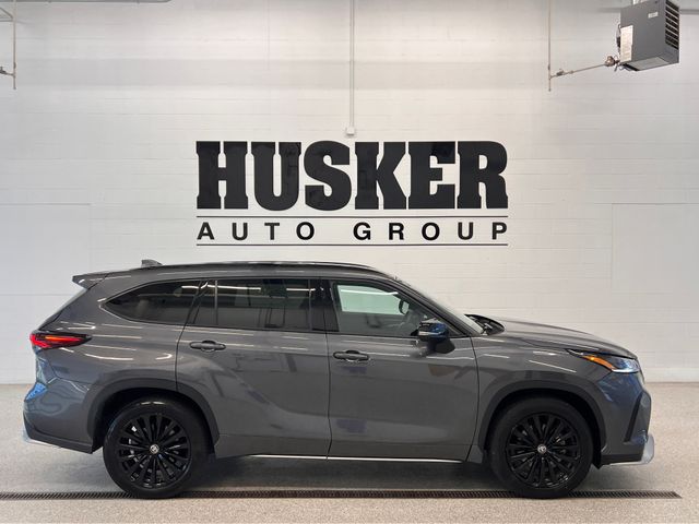 Magnetic Gray Metallic 2025 Toyota Highlander SUV / Crossover All-Wheel Drive 8-Speed Automatic
