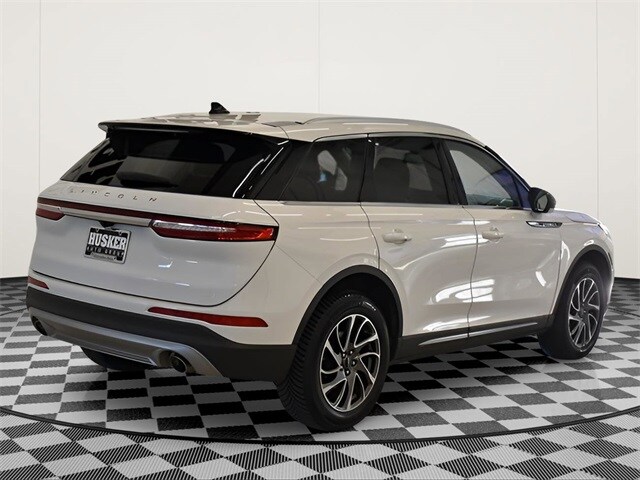 2020 Lincoln Corsair Standard photo 3