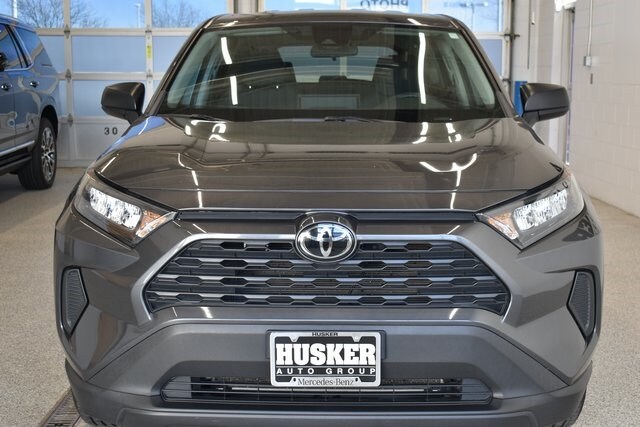 2022 Toyota RAV4 LE photo 3