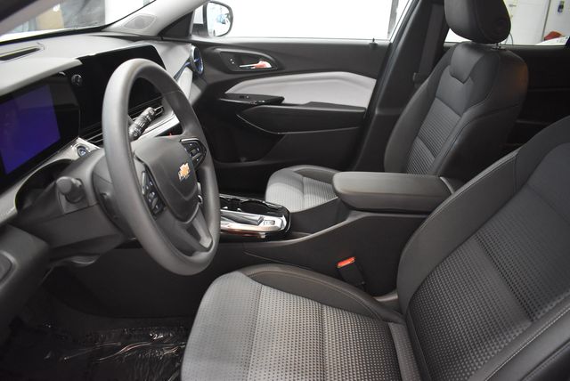 2025 Chevrolet Trax LT - Photo 22