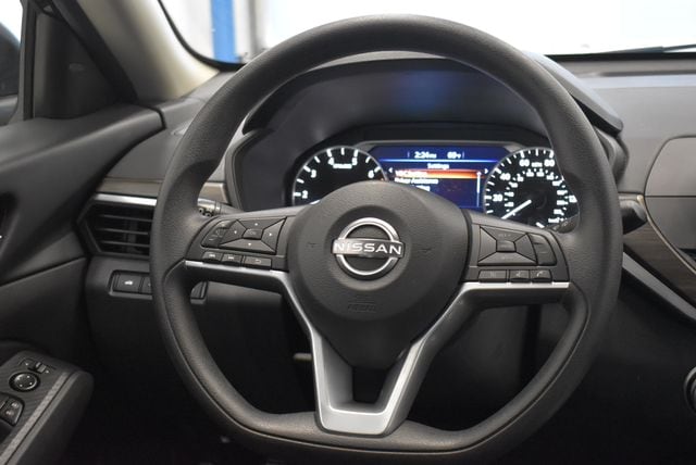 2025 Nissan Altima SV - Photo 24