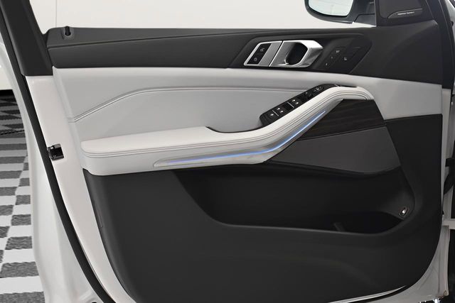 2026 BMW X5 50e - Photo 23