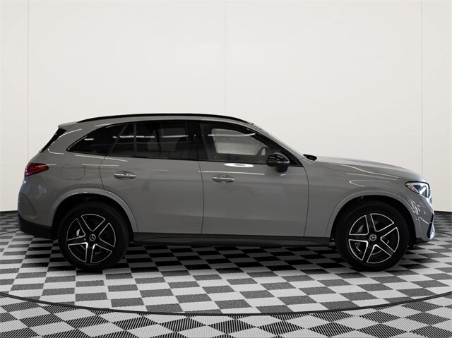 2026 Mercedes Benz GLC 300 4MATIC photo 2