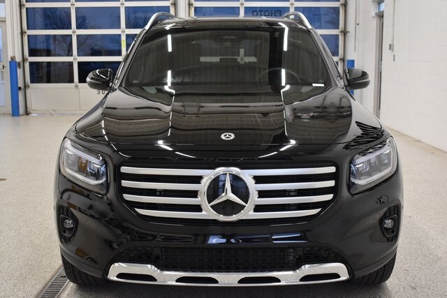 2025 Mercedes Benz GLB 250 4MATIC photo 3