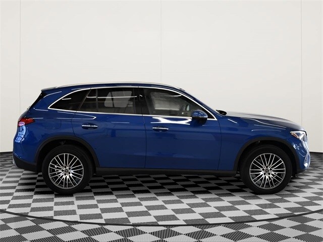 2025 Mercedes Benz GLC 300 4MATIC photo 2