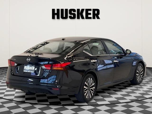 2025 Nissan Altima SV - Photo 7
