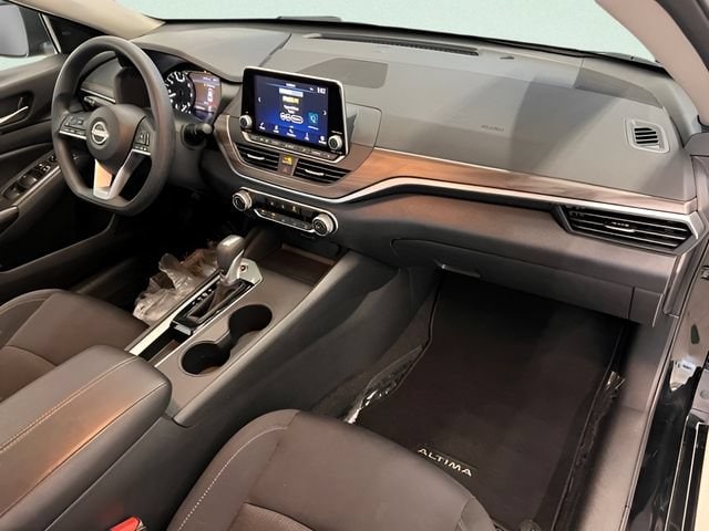 2025 Nissan Altima SV - Photo 14
