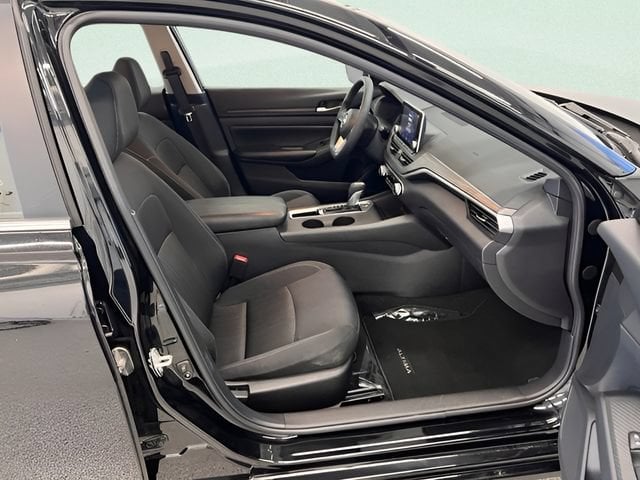 2025 Nissan Altima SV - Photo 9
