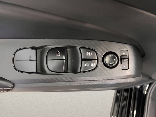 2025 Nissan Altima SV - Photo 17