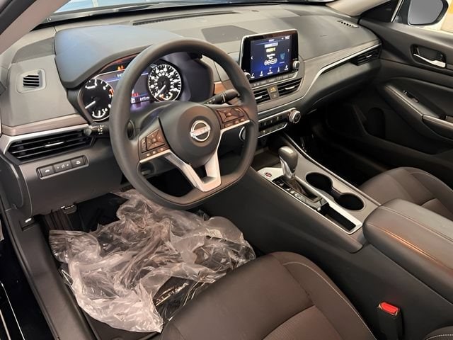 2025 Nissan Altima SV - Photo 15