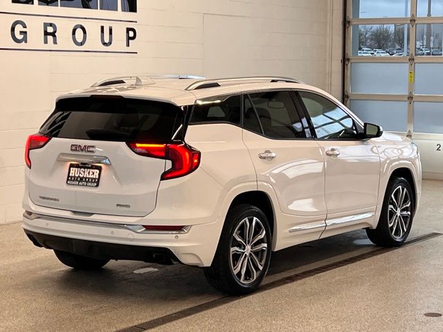 View vehicle photo 5