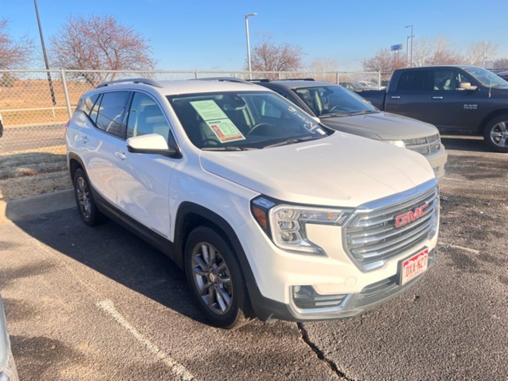 Used 2024 GMC Terrain SLT SUV