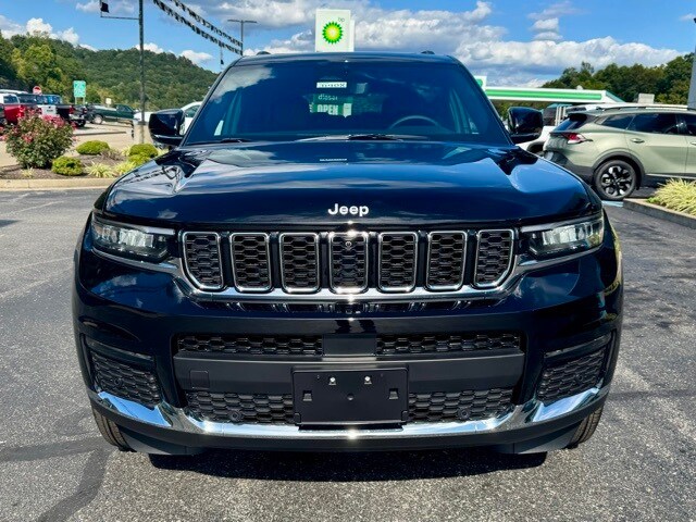 2025 Jeep Grand Cherokee Limited photo 2
