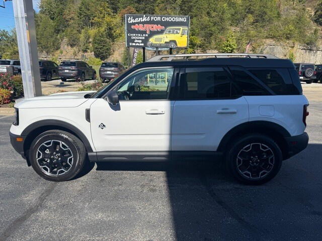 2025 Ford Bronco Sport Outer Banks photo 3