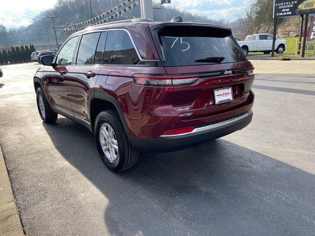 2025 Jeep Grand Cherokee Laredo photo 3