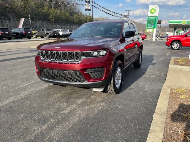2025 Jeep Grand Cherokee Laredo photo 4