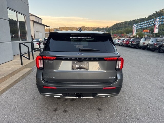 2025 Ford Explorer photo 3