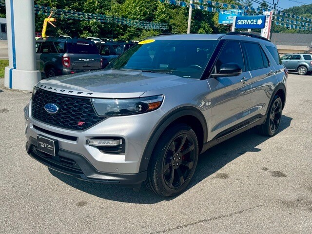 2022 Ford Explorer ST photo 3