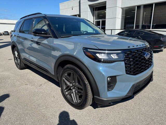 2026 Ford Explorer ST-Line photo 2