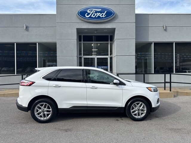 2024 Ford Edge SEL photo 2