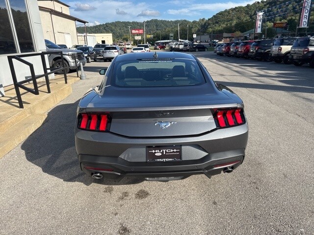 2025 Ford Mustang EcoBoost photo 3
