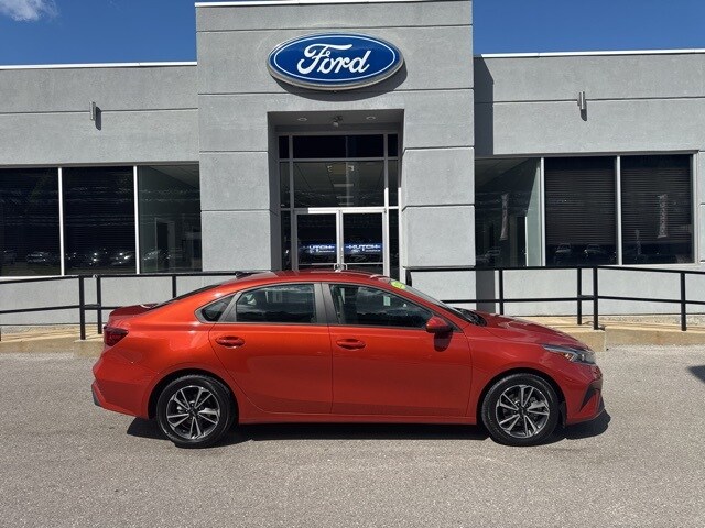 2023 Kia Forte LXS photo 2
