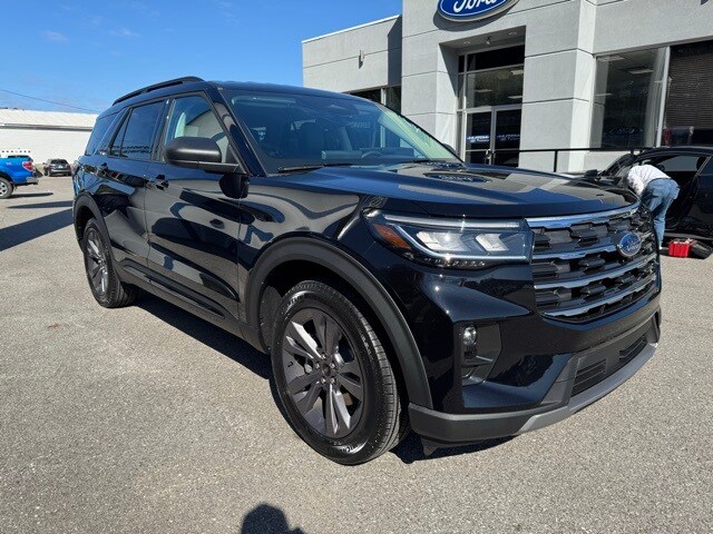 2026 Ford Explorer photo 2
