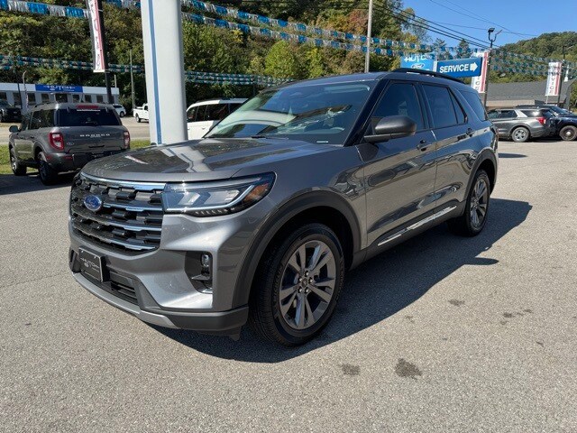 2025 Ford Explorer photo 3