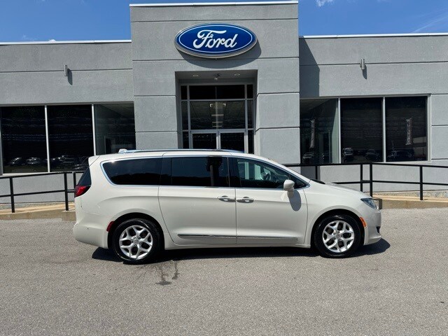 Used 2017 Chrysler Pacifica Touring-L Plus with VIN 2C4RC1EG4HR608423 for sale in Paintsville, KY