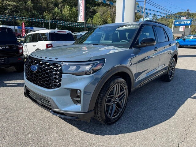 2026 Ford Explorer ST-Line photo 4