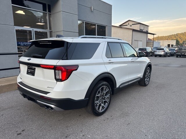 2025 Ford Explorer Platinum photo 3