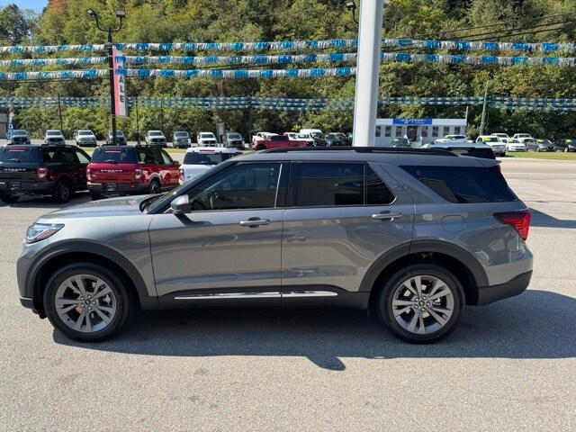 2025 Ford Explorer photo 4