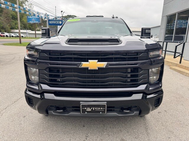 2024 Chevrolet Silverado 2500HD Custom photo 2