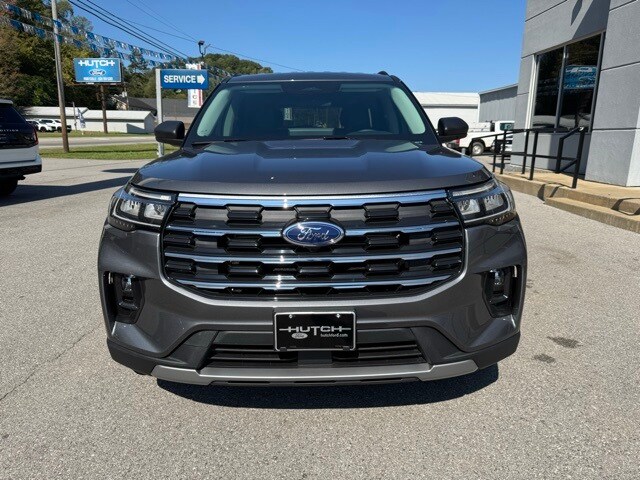 2025 Ford Explorer photo 2