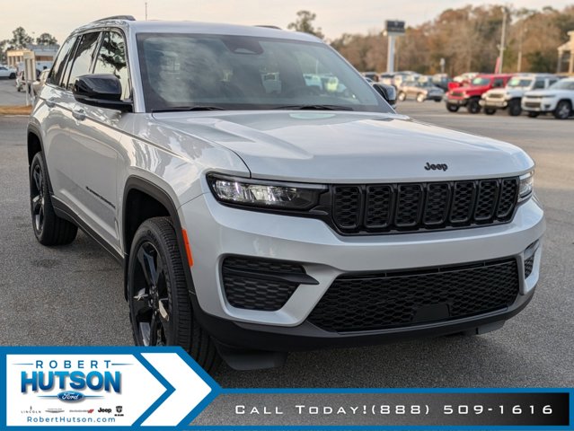 2025 Jeep Grand Cherokee Laredo photo 4