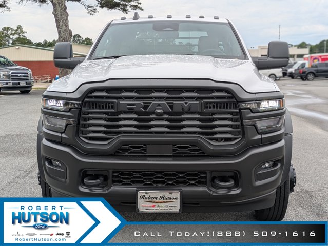 2025 Ram 5500 Tradesman photo 3