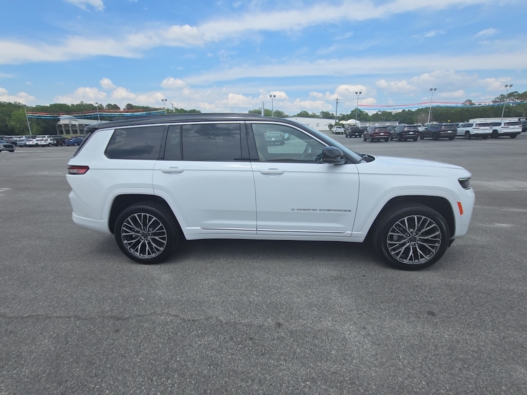 New 2026 Jeep Grand Cherokee L Summit Sport Utility